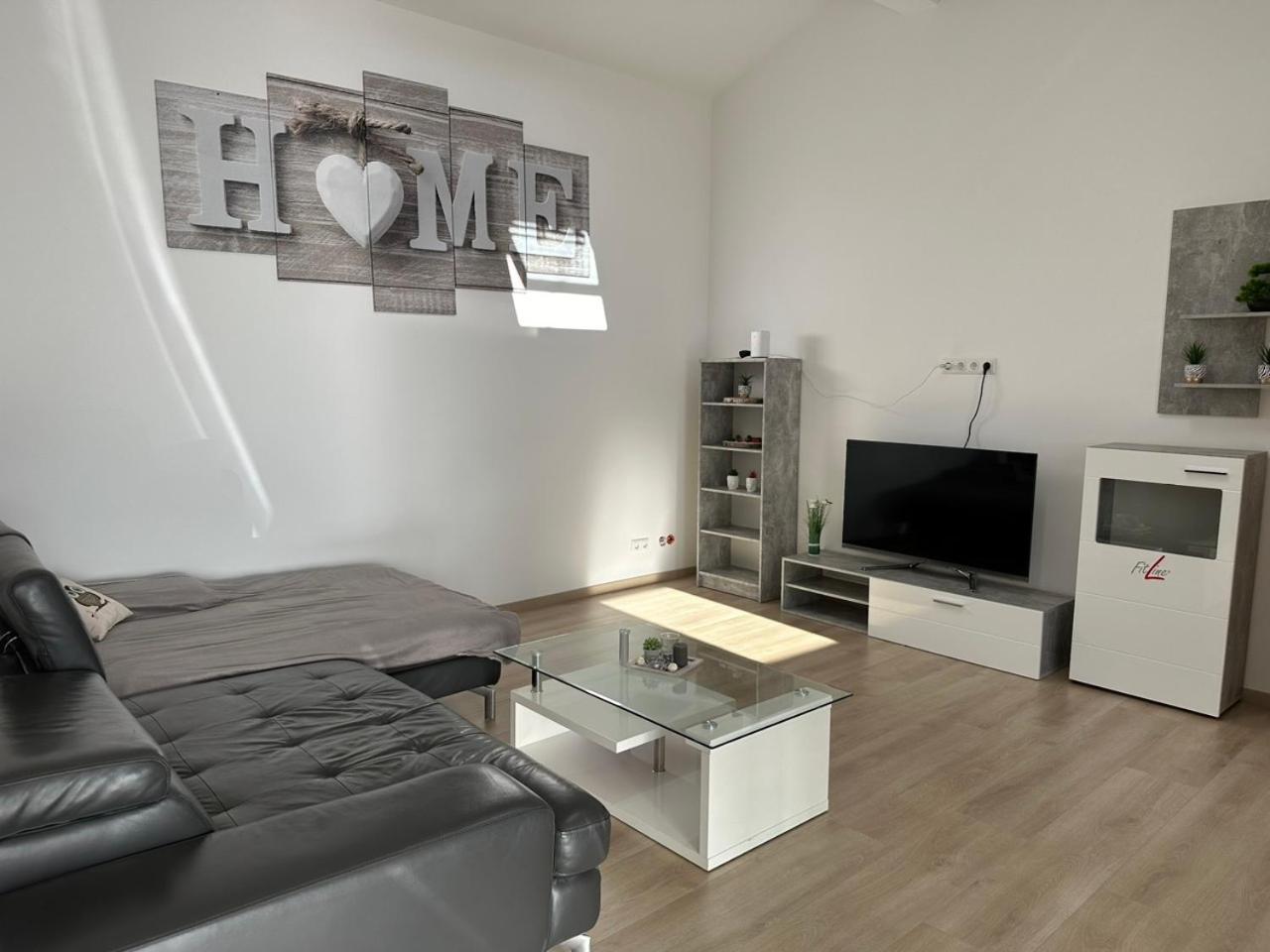 Grosse Ferienwohnung Gaestehaus Neubau Merzig 120M2 Extérieur photo