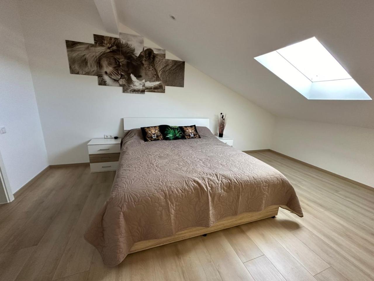 Grosse Ferienwohnung Gaestehaus Neubau Merzig 120M2 Extérieur photo