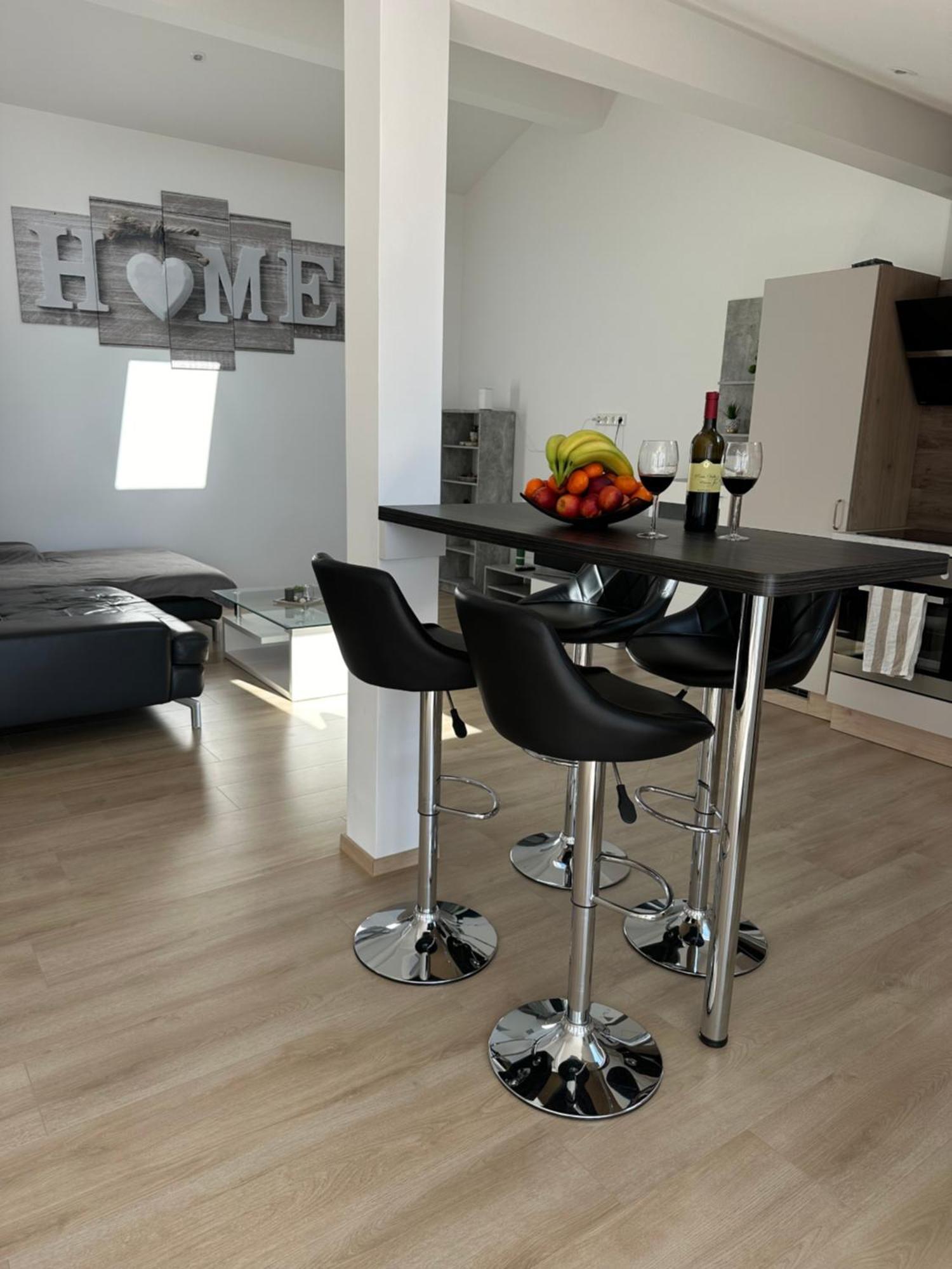 Grosse Ferienwohnung Gaestehaus Neubau Merzig 120M2 Extérieur photo